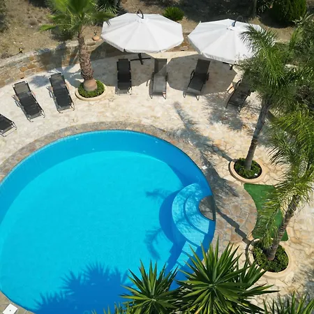 Vrisoules Poolvilla 펜션