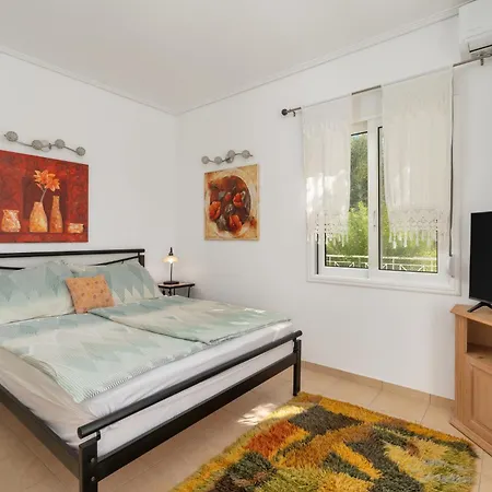 Vrisoules Poolvilla *