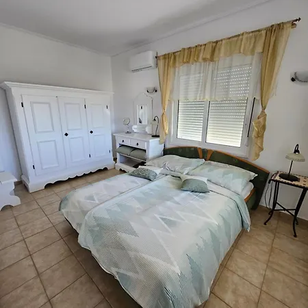 Vrisoules Poolvilla بيت للعطل