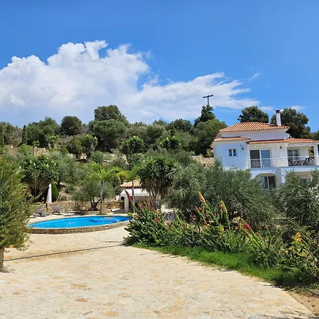 Vrisoules Poolvilla ميثوني