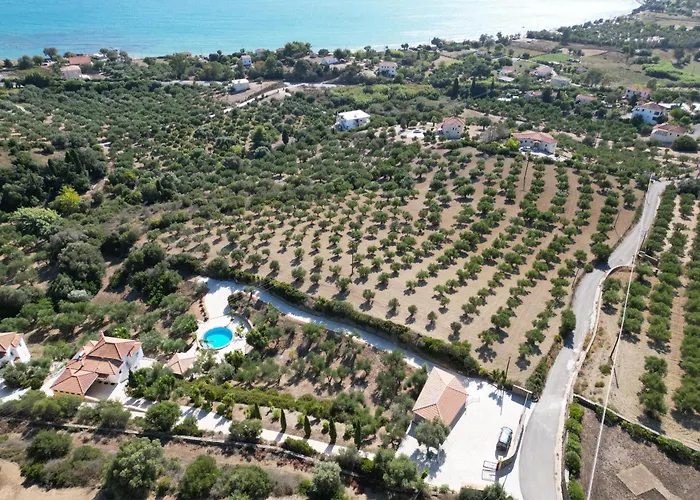 Vrisoules Poolvilla 펜션