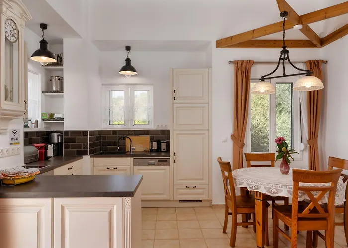 펜션 Vrisoules Poolvilla